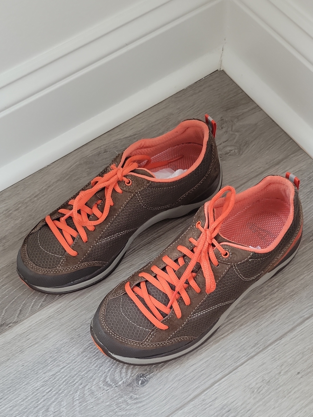 Dansko Poron Women's Suede Leather Brown Sneaker Shoe Size 8